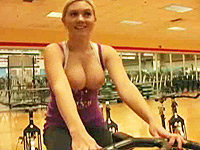 Hottie Flashing At The Gym